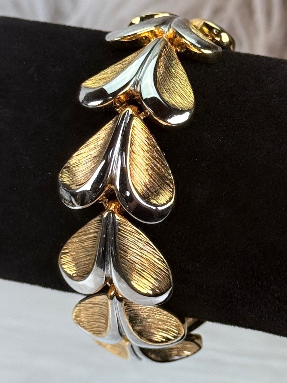 Gorgeous, vintage goldtone, and Silvertone heart shape link bracelet